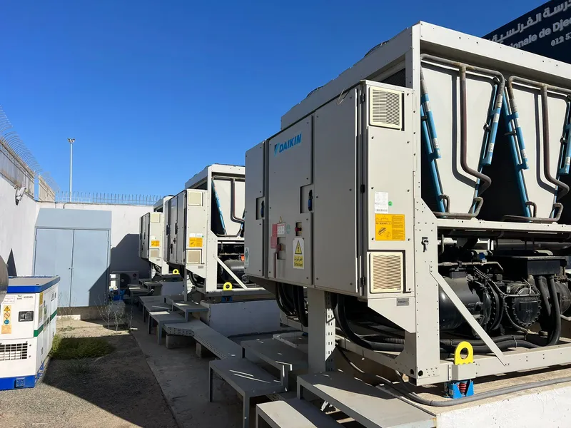 Air-cooled chiller farm installation